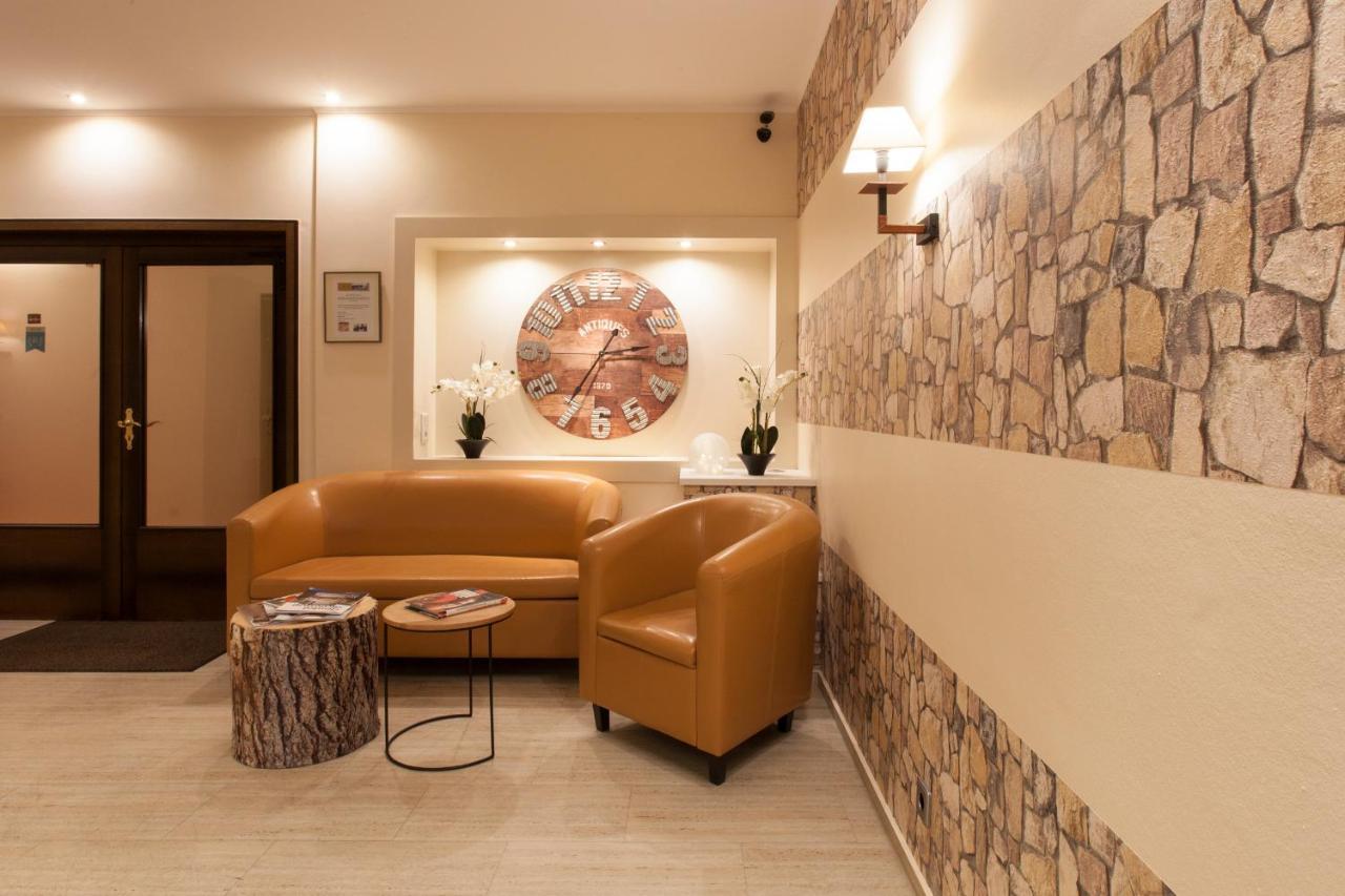 Hotel Angerland Garni Ratingen Buitenkant foto